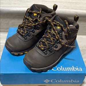 SOLD Columbia Youth Newton Ridge Dark Brown High-Top Hiking Boots